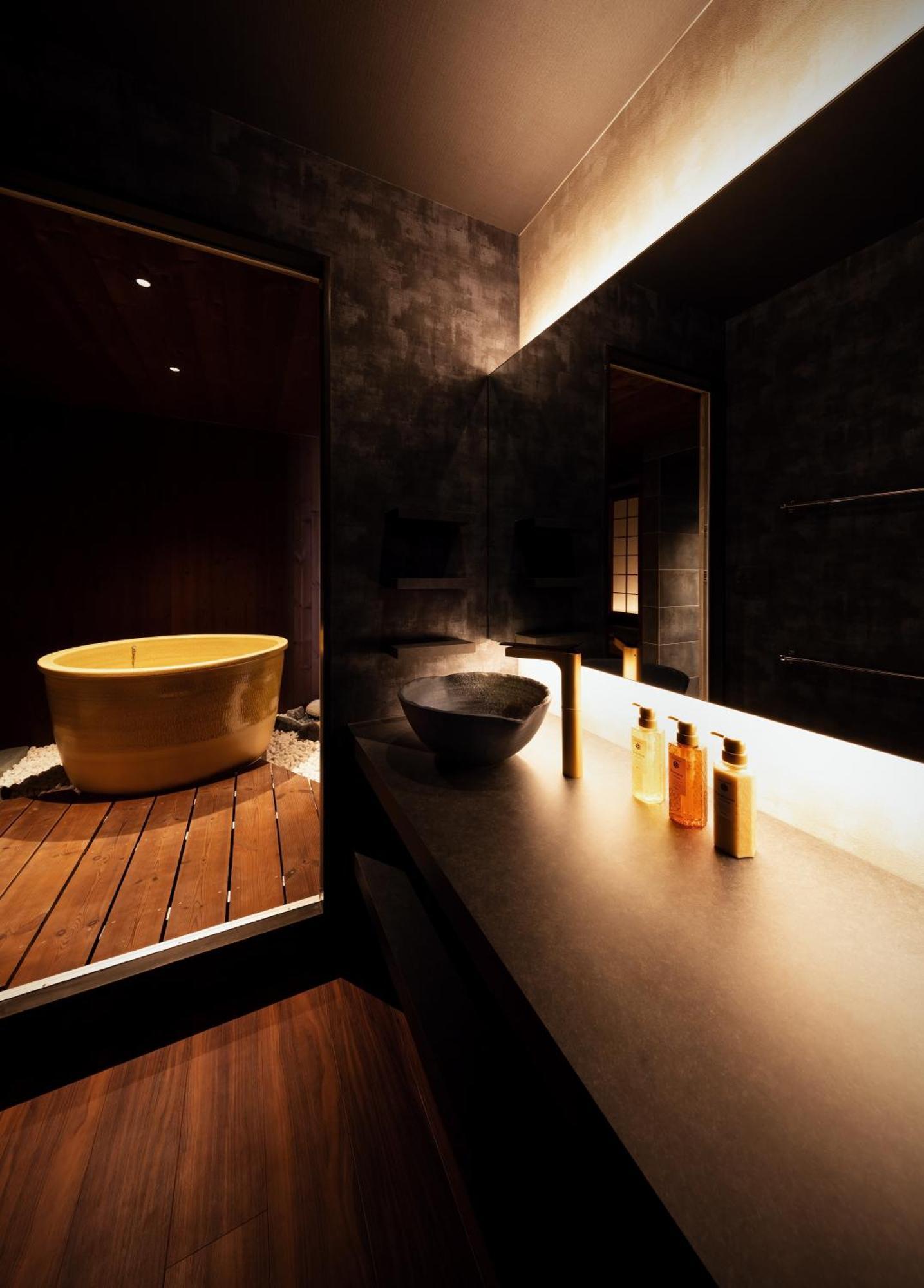 古今 天下茶屋 With A Private Parking Lot And A Half Open-Air Bath And Direct To Kix Villa Osaka Buitenkant foto